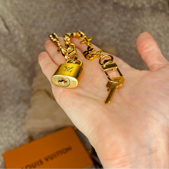 LOUIS VUITTON Lock and Key #317 - Picture 8 of 8